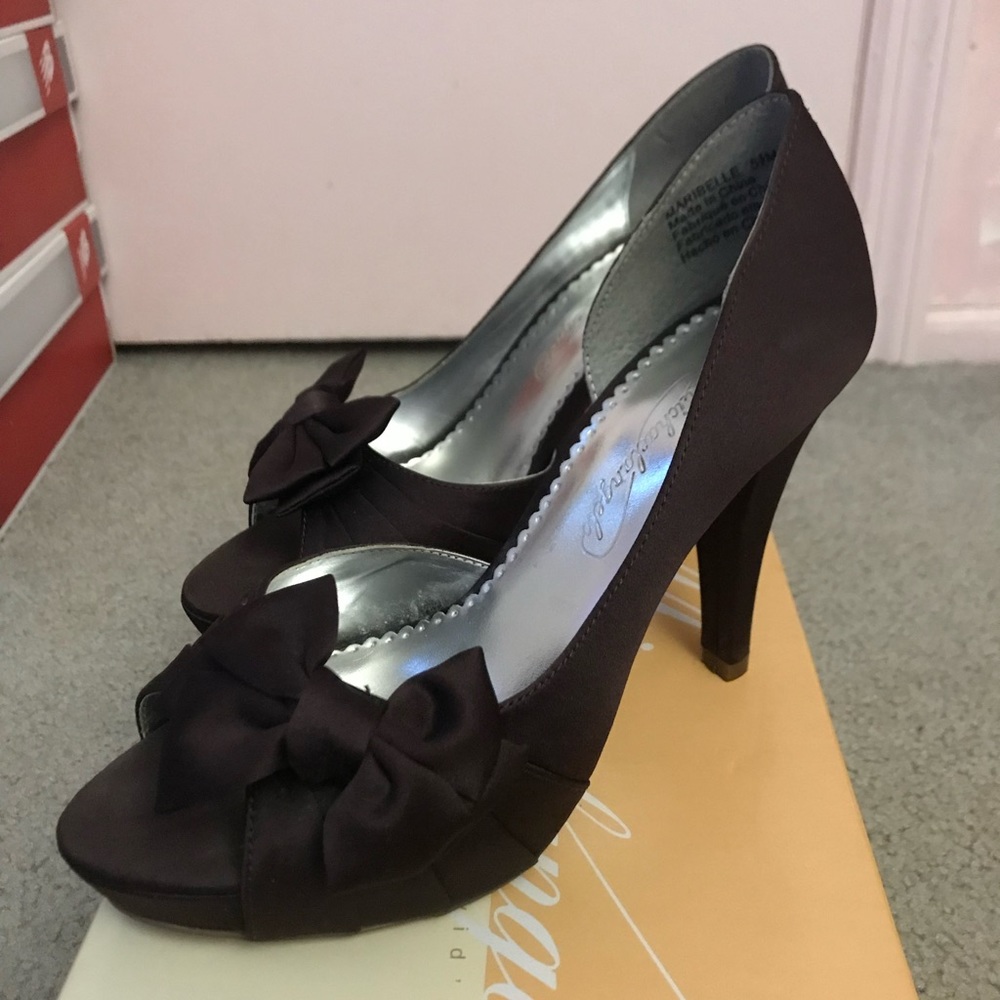 Women’s Brown Satin Peep Toe Heel Size 5.5